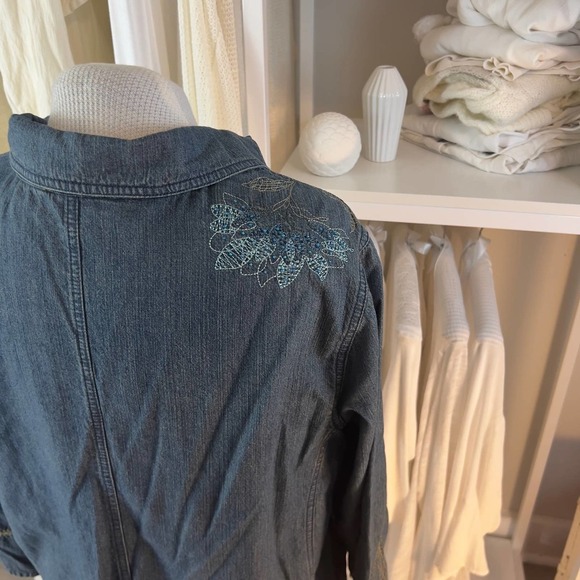 Susan Bristol women's size 2X denim button down top, embroidered. #1849 - Picture 3 of 8